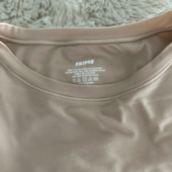 SKIMS Fits Everybody T-Shirt Bodysuit - Picture 7 of 8